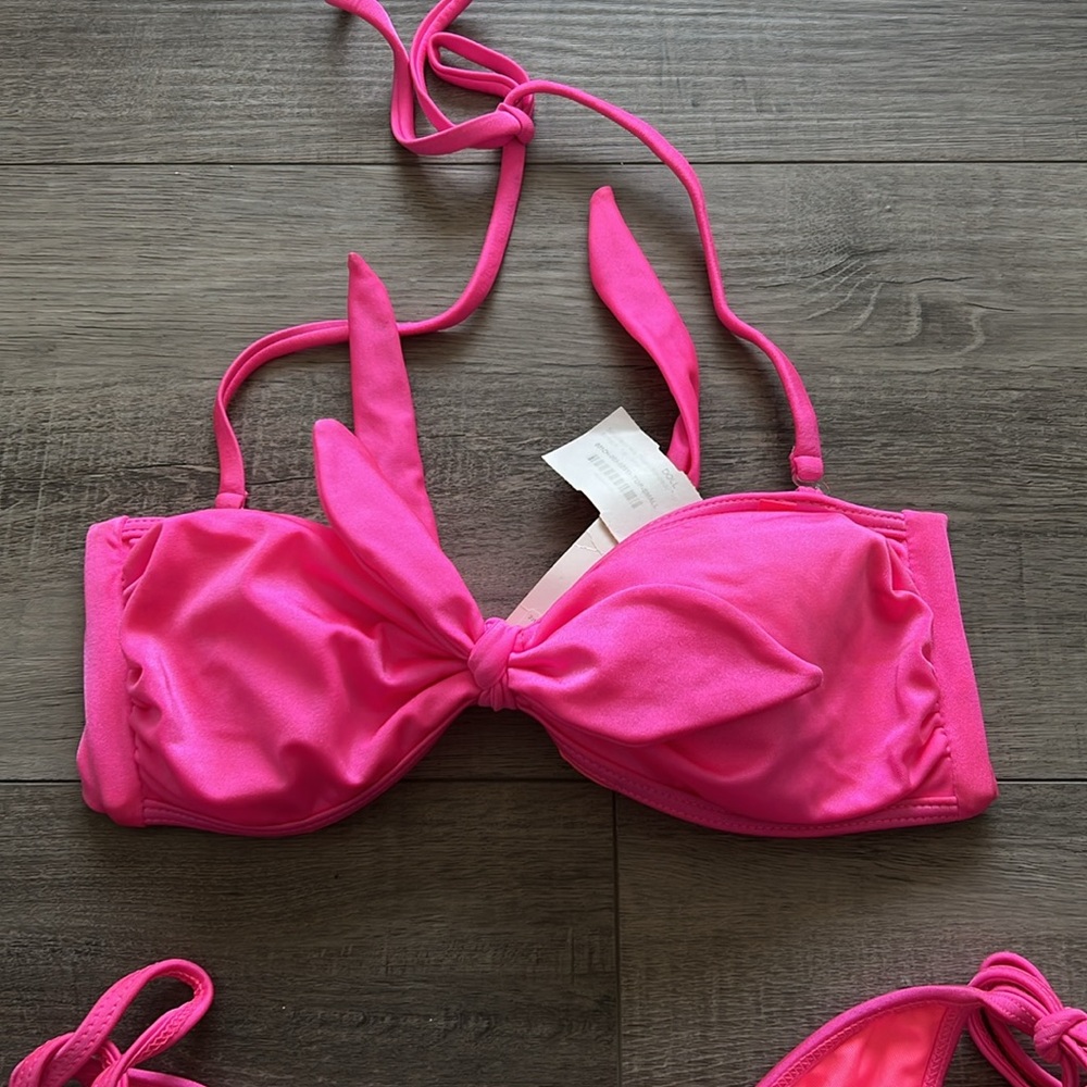 Bikinis - Picture 7 of 12